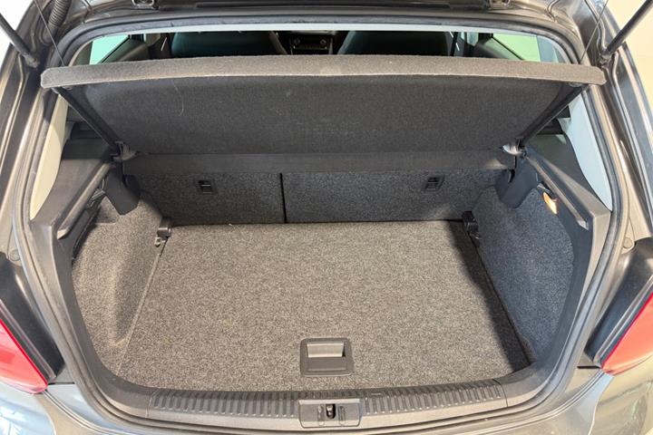 Grå VW Polo fra 2015