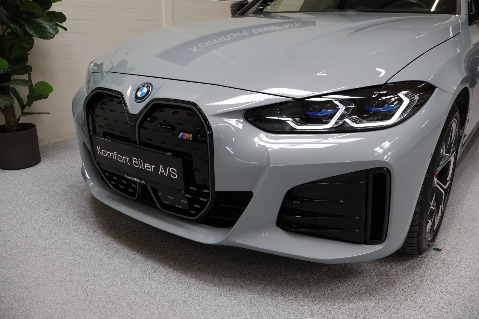 Grå BMW i4 fra 2023