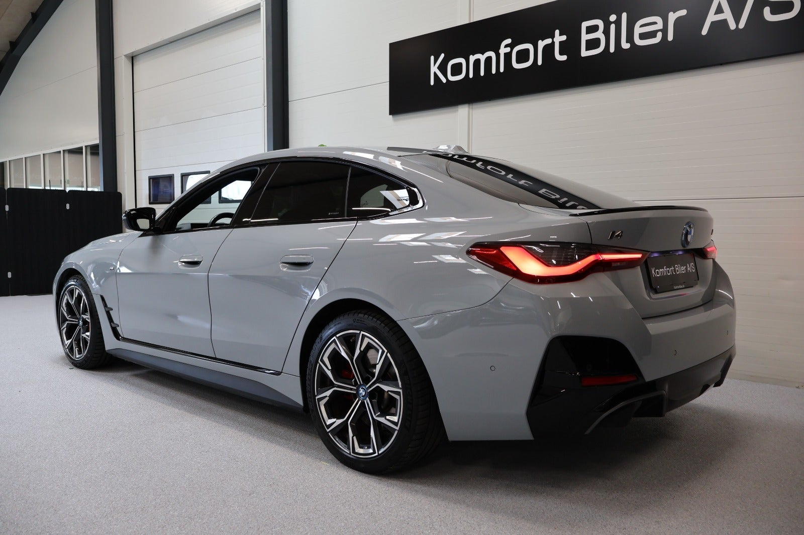 Grå BMW i4 fra 2023