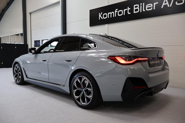 Grå BMW i4 fra 2023