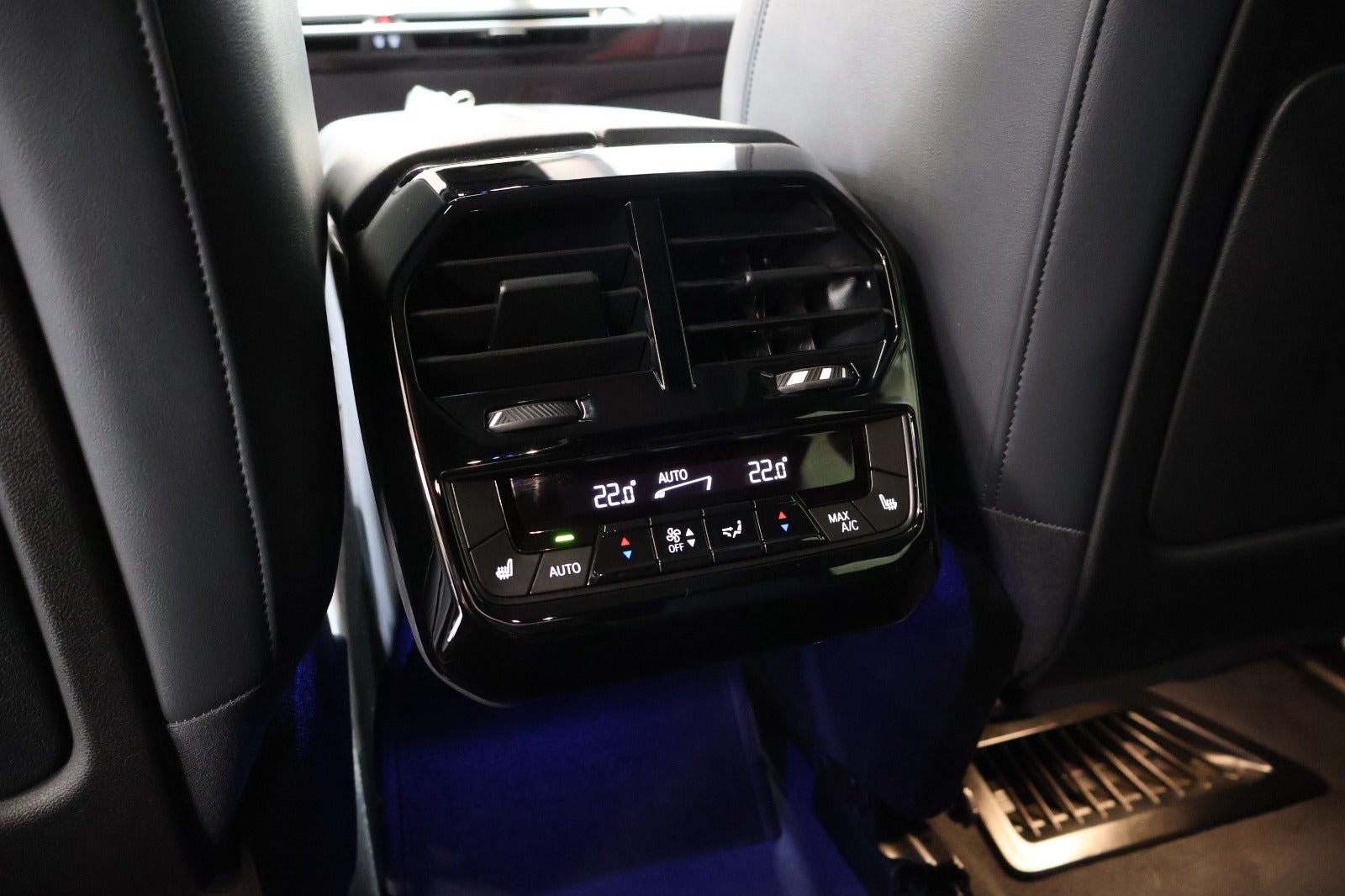 Blå BMW iX fra 2025