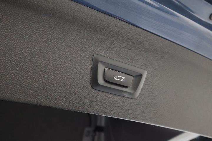 Blå BMW iX fra 2025