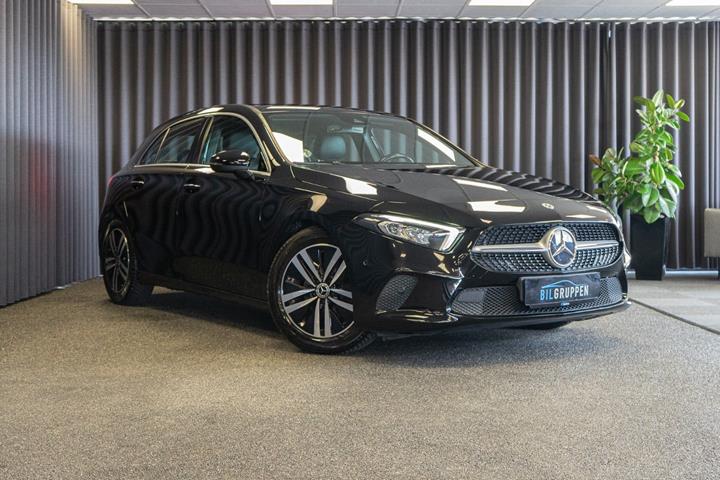 Sort Mercedes A180 fra 2022