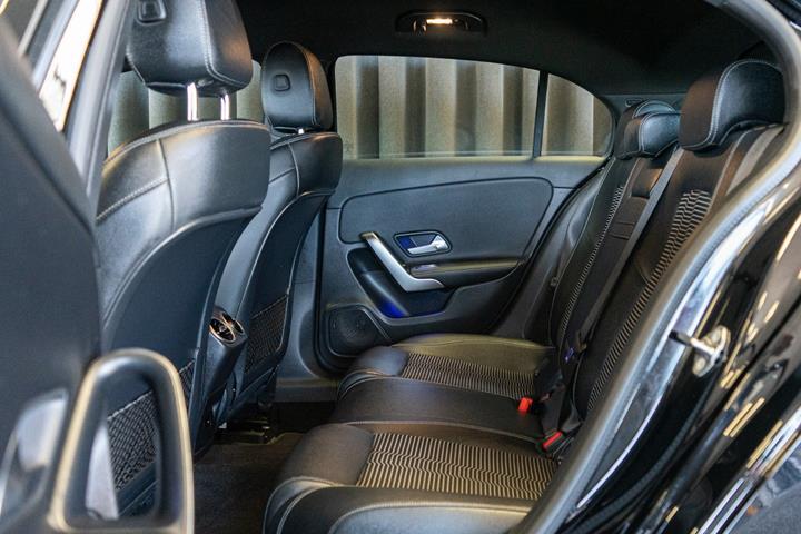 Sort Mercedes A180 fra 2022