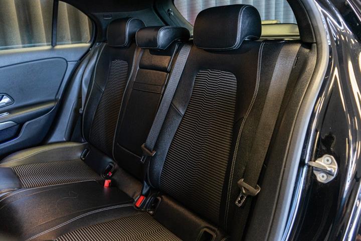 Sort Mercedes A180 fra 2022