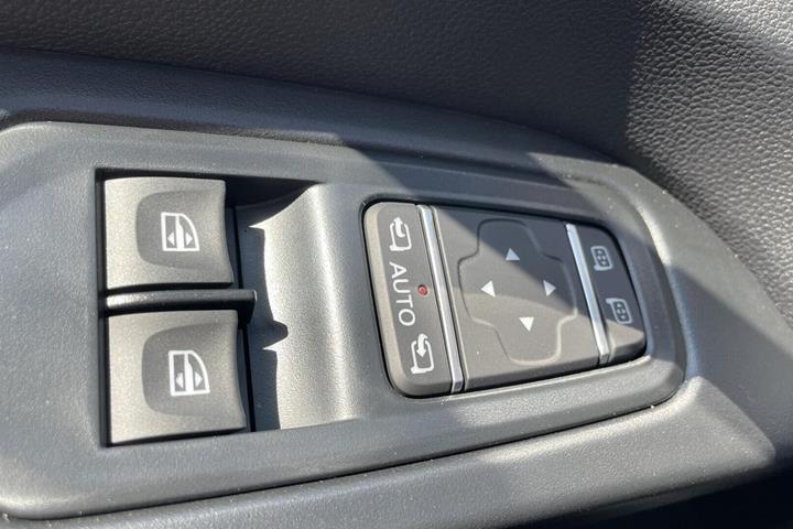 Hvid Renault Trafic fra 2025