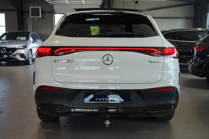 Hvid Mercedes EQE350 SUV fra 2025