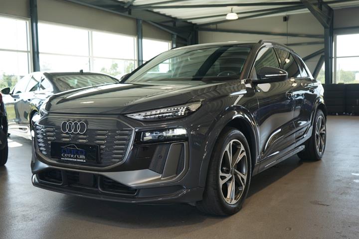 Grå Audi Q6 e-tron fra 2025