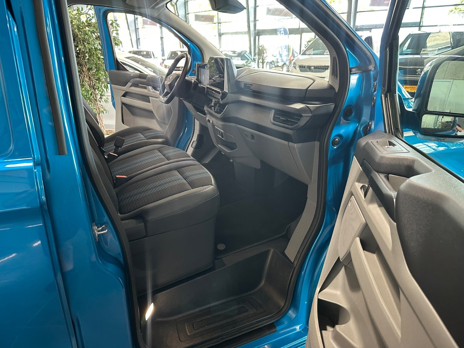 Blå Ford Transit Custom 320 L2 fra 2025
