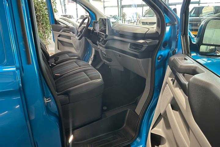 Blå Ford Transit Custom 320 L2 fra 2025