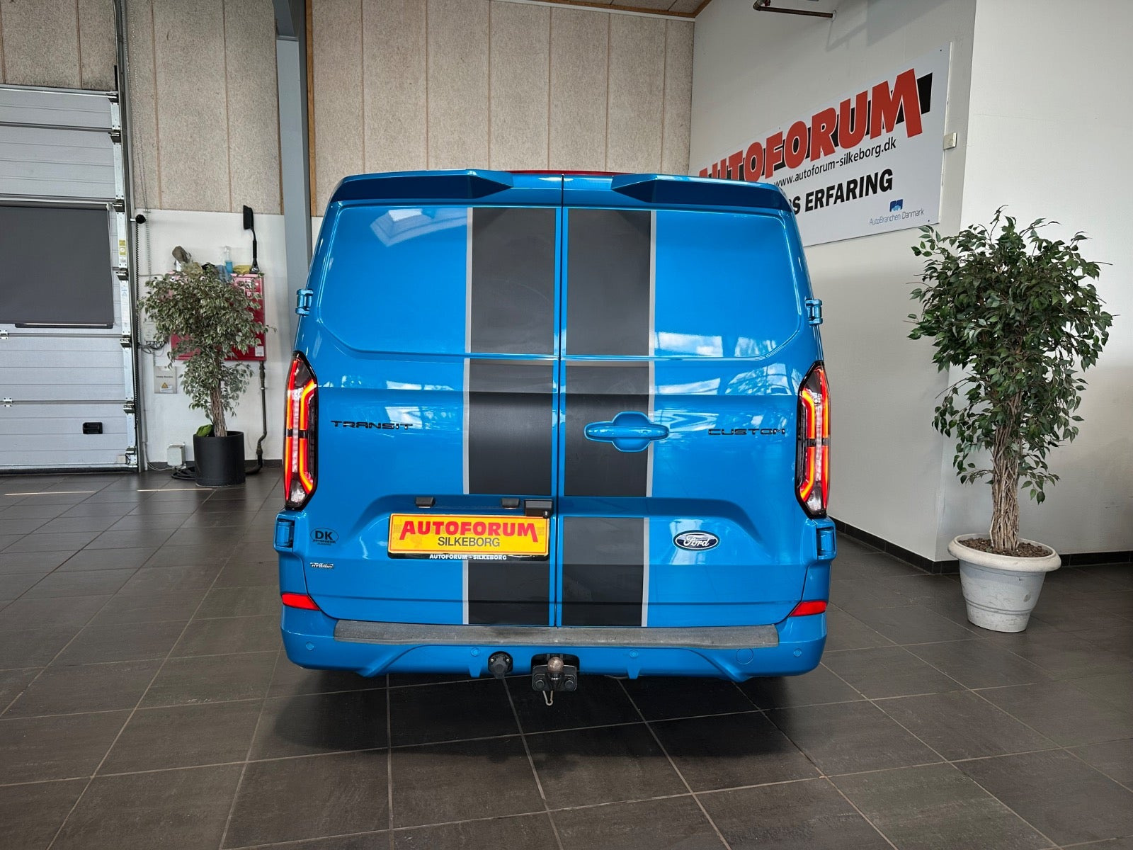 Blå Ford Transit Custom 320 L2 fra 2025