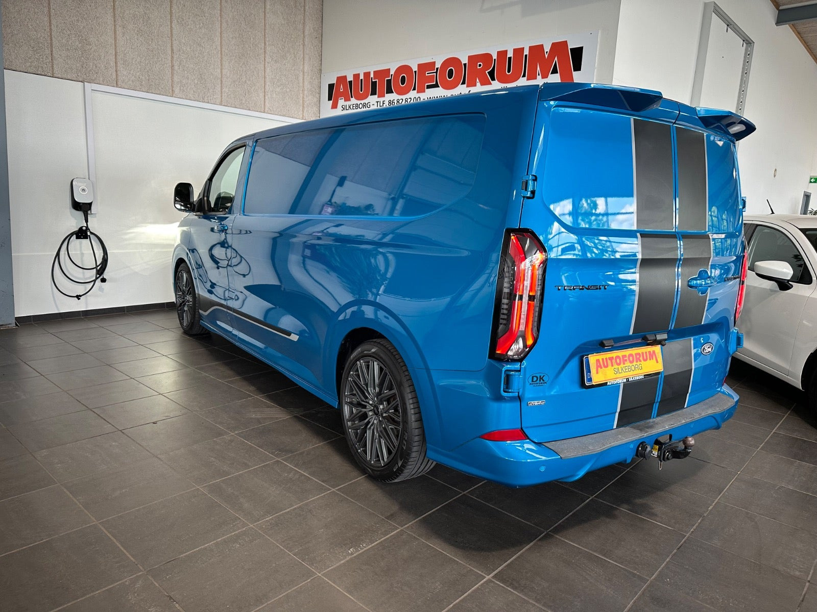 Blå Ford Transit Custom 320 L2 fra 2025