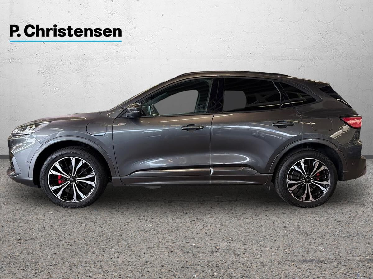 Grå Ford Kuga fra 2022