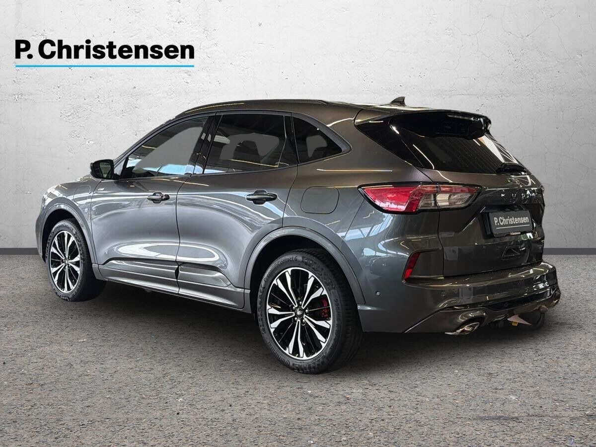 Grå Ford Kuga fra 2022