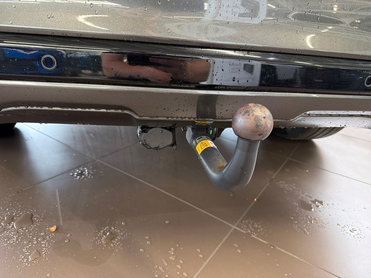 Grå Ford Kuga fra 2022
