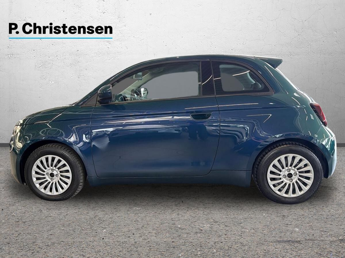 Grøn Fiat 500e fra 2023