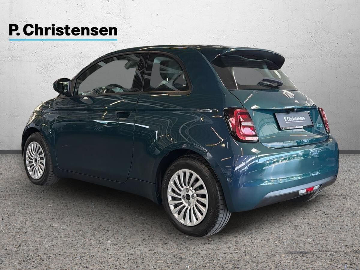 Grøn Fiat 500e fra 2023