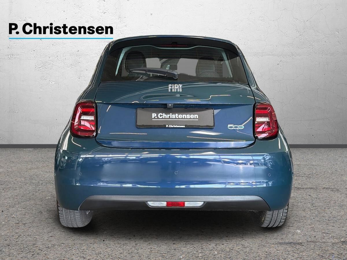 Grøn Fiat 500e fra 2023