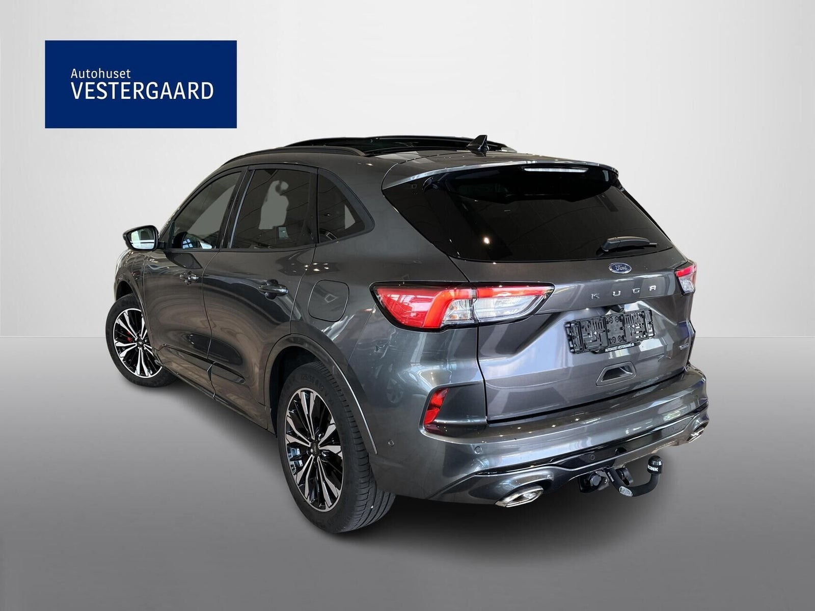 Grå Ford Kuga fra 2023