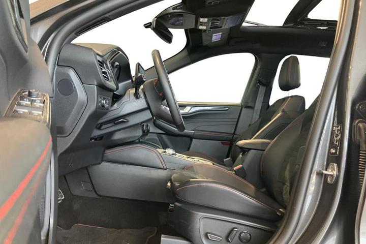 Grå Ford Kuga fra 2023
