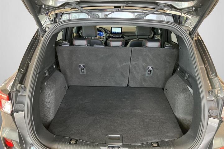 Grå Ford Kuga fra 2023