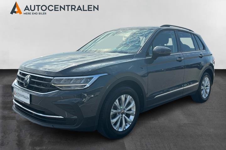 Grå VW Tiguan fra 2022 set udefra