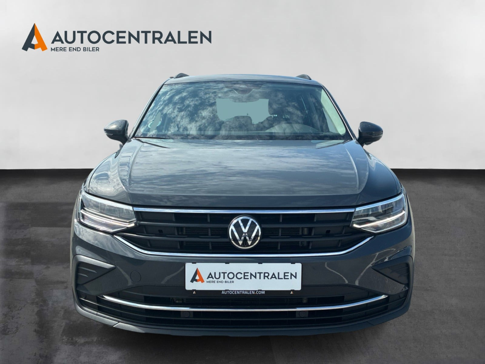 Grå VW Tiguan fra 2022