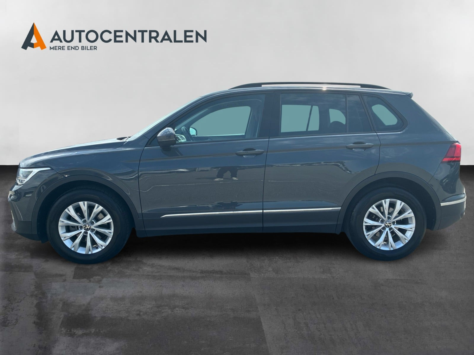 Grå VW Tiguan fra 2022