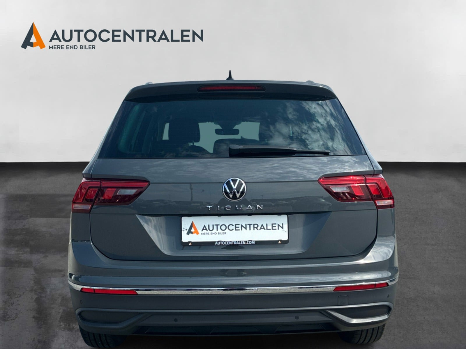 Grå VW Tiguan fra 2022