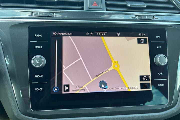 Grå VW Tiguan fra 2022