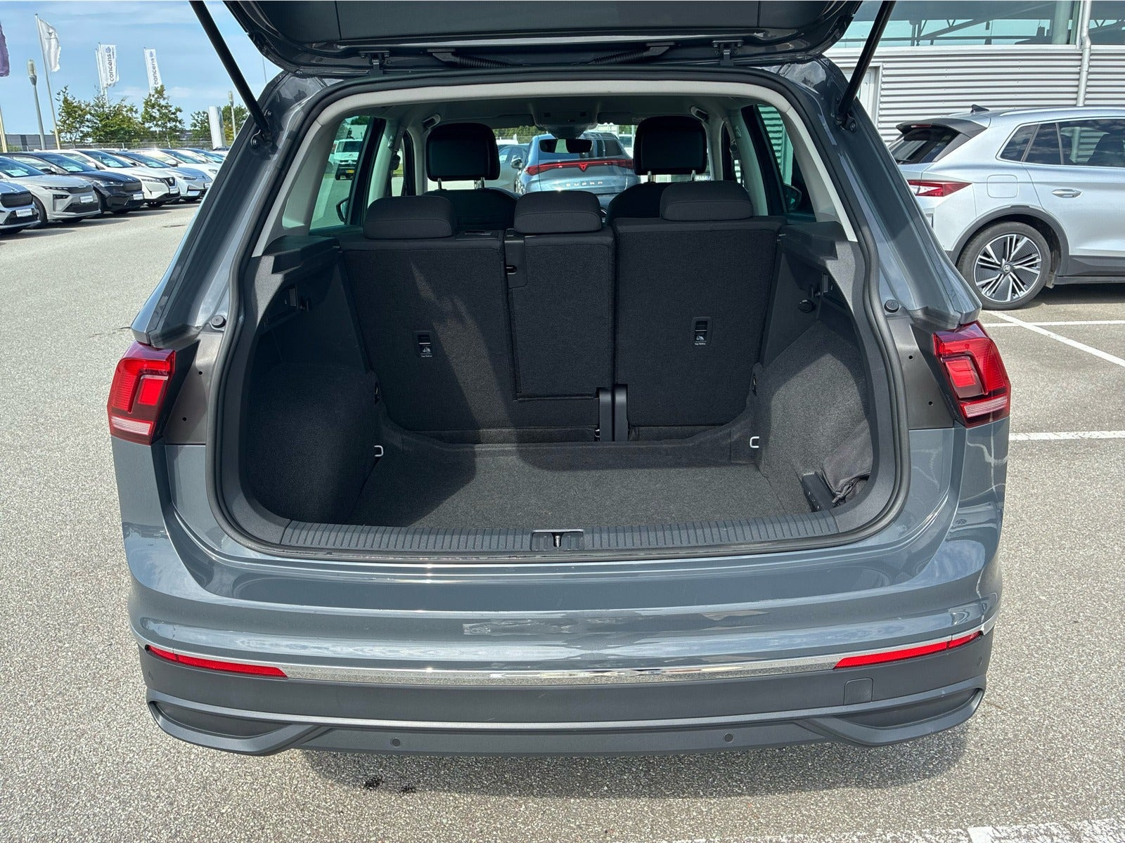 Grå VW Tiguan fra 2022