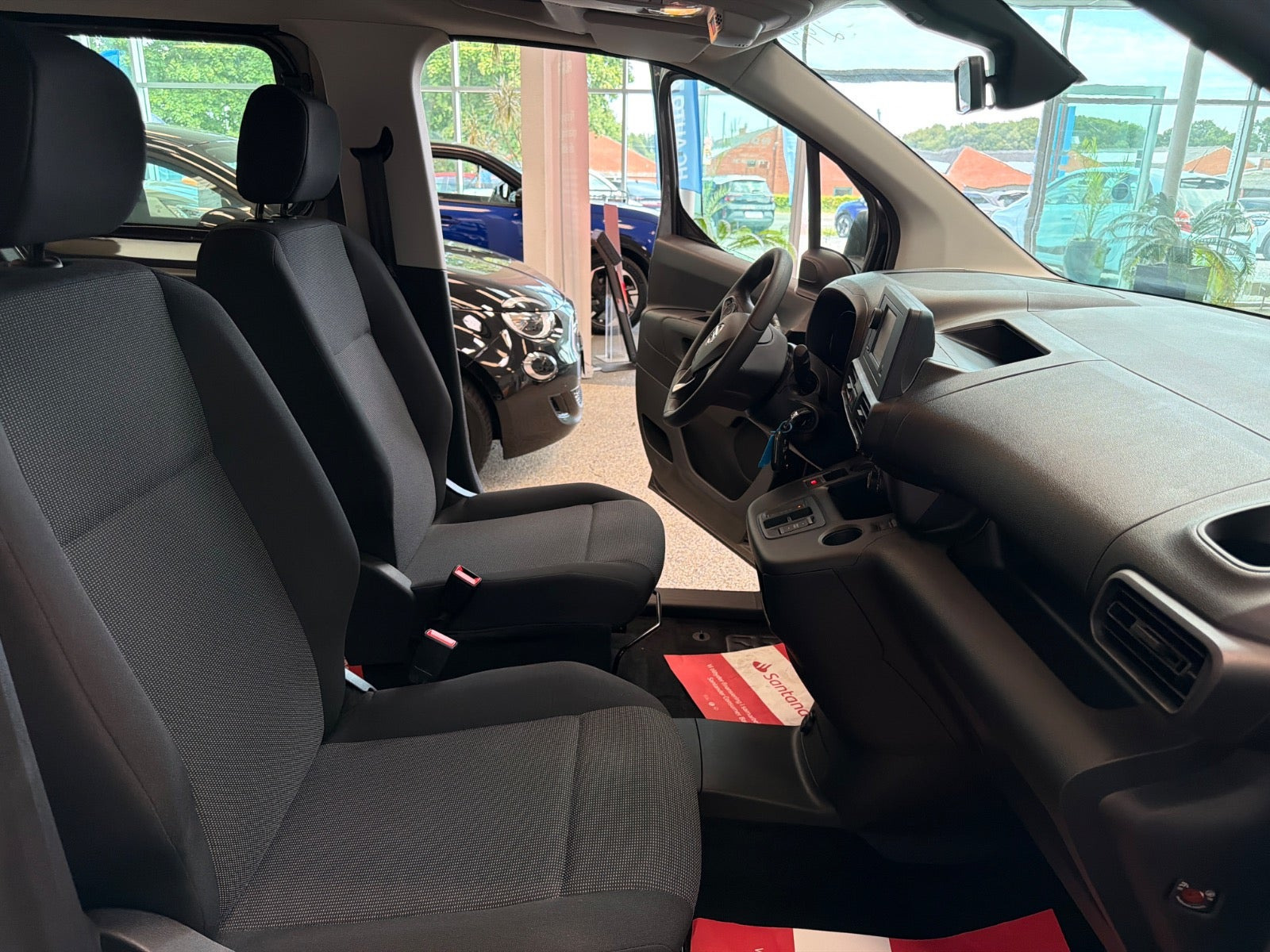 Sort Opel Combo-e Life fra 2024