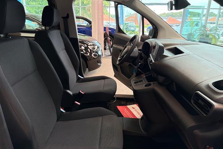Sort Opel Combo-e Life fra 2024