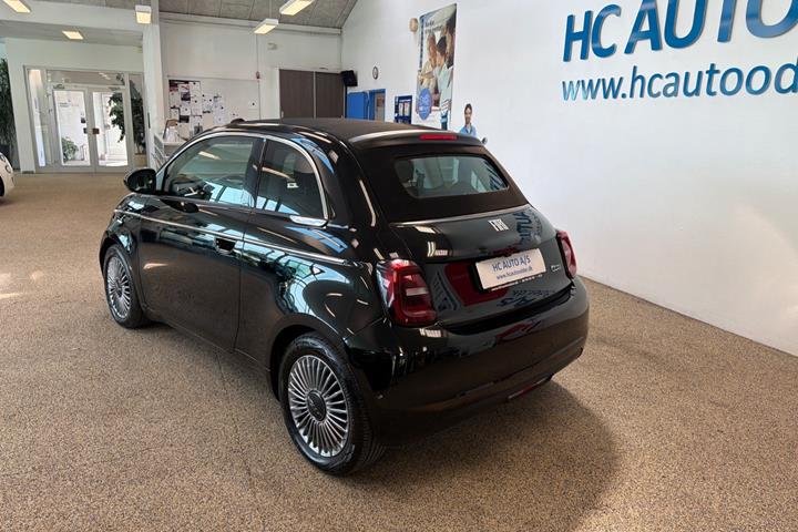 Sort Fiat 500e fra 2023
