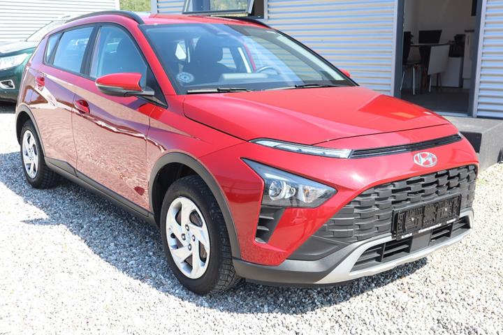 Rød Hyundai Bayon fra 2022 set udefra