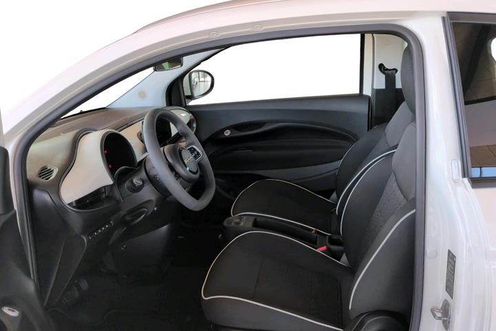 Hvid Fiat 500e fra 2023