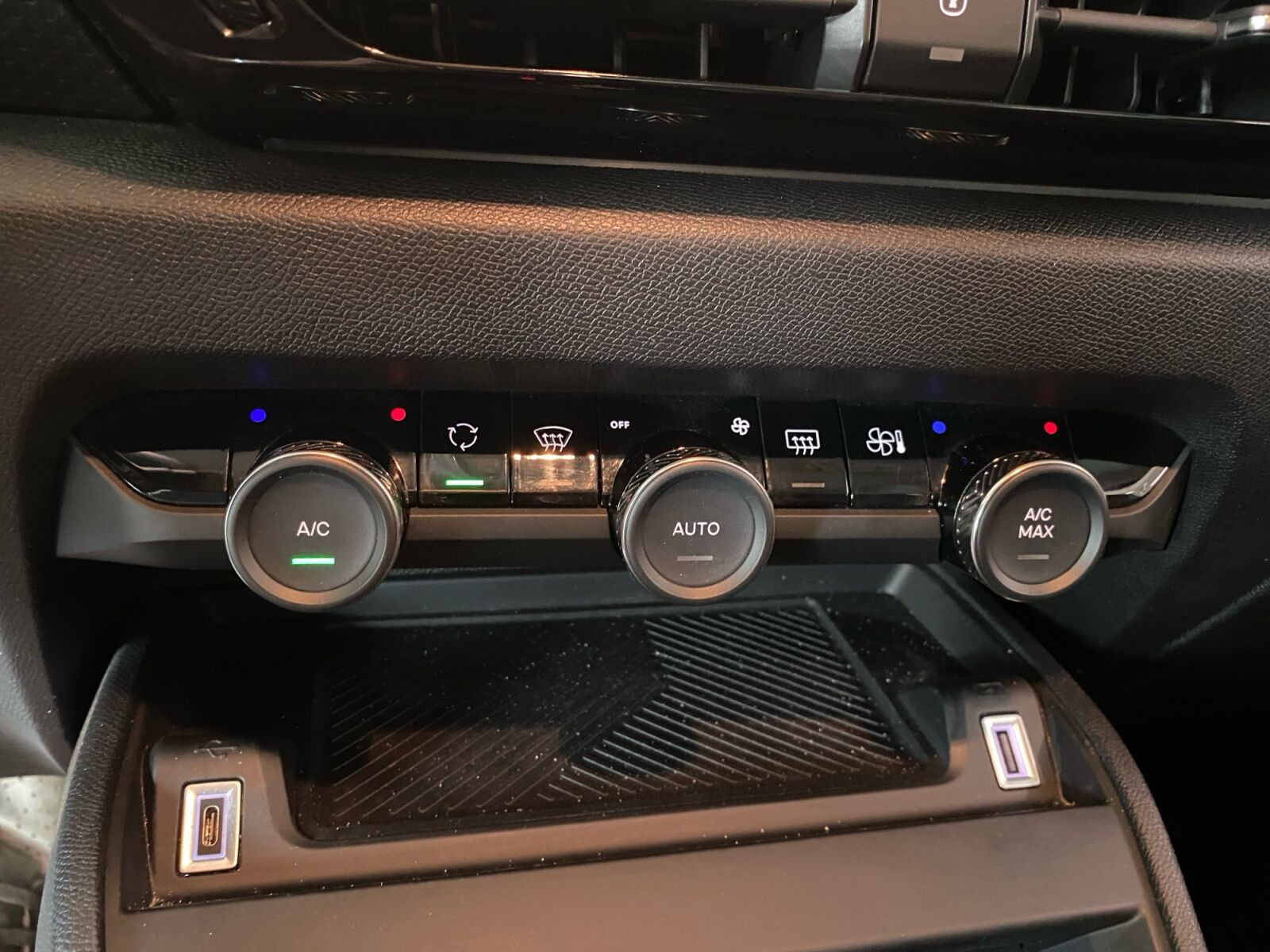 Sort Citroën ë-C4 X fra 2025