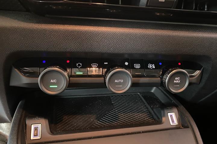 Sort Citroën ë-C4 X fra 2025