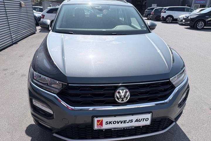 Grå VW T-Roc fra 2019