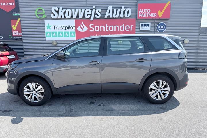 Grå Peugeot 5008 fra 2021