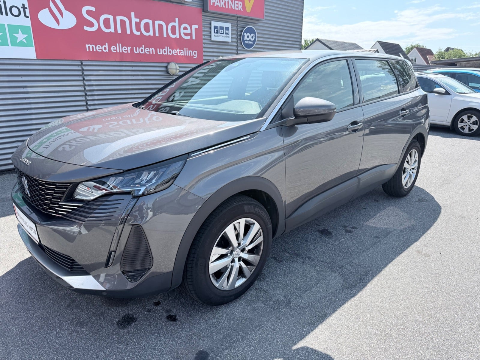 Grå Peugeot 5008 fra 2021