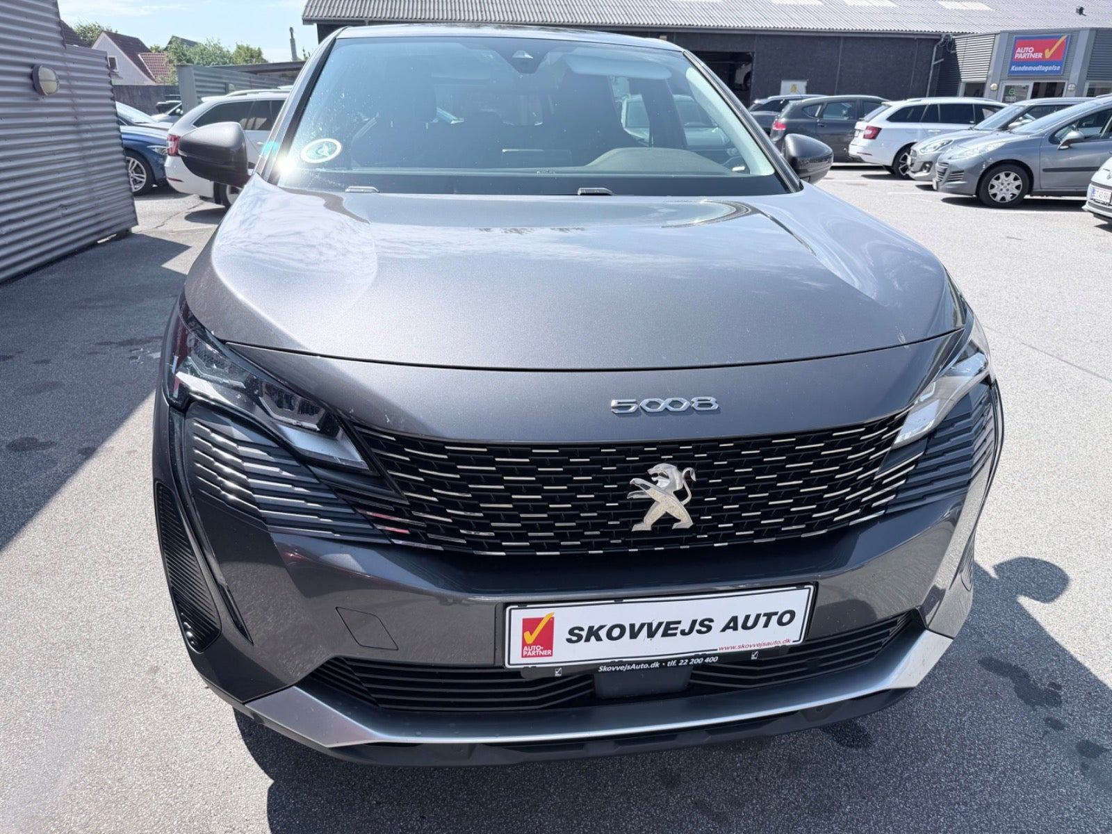 Grå Peugeot 5008 fra 2021