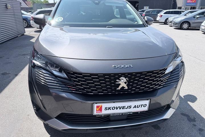 Grå Peugeot 5008 fra 2021
