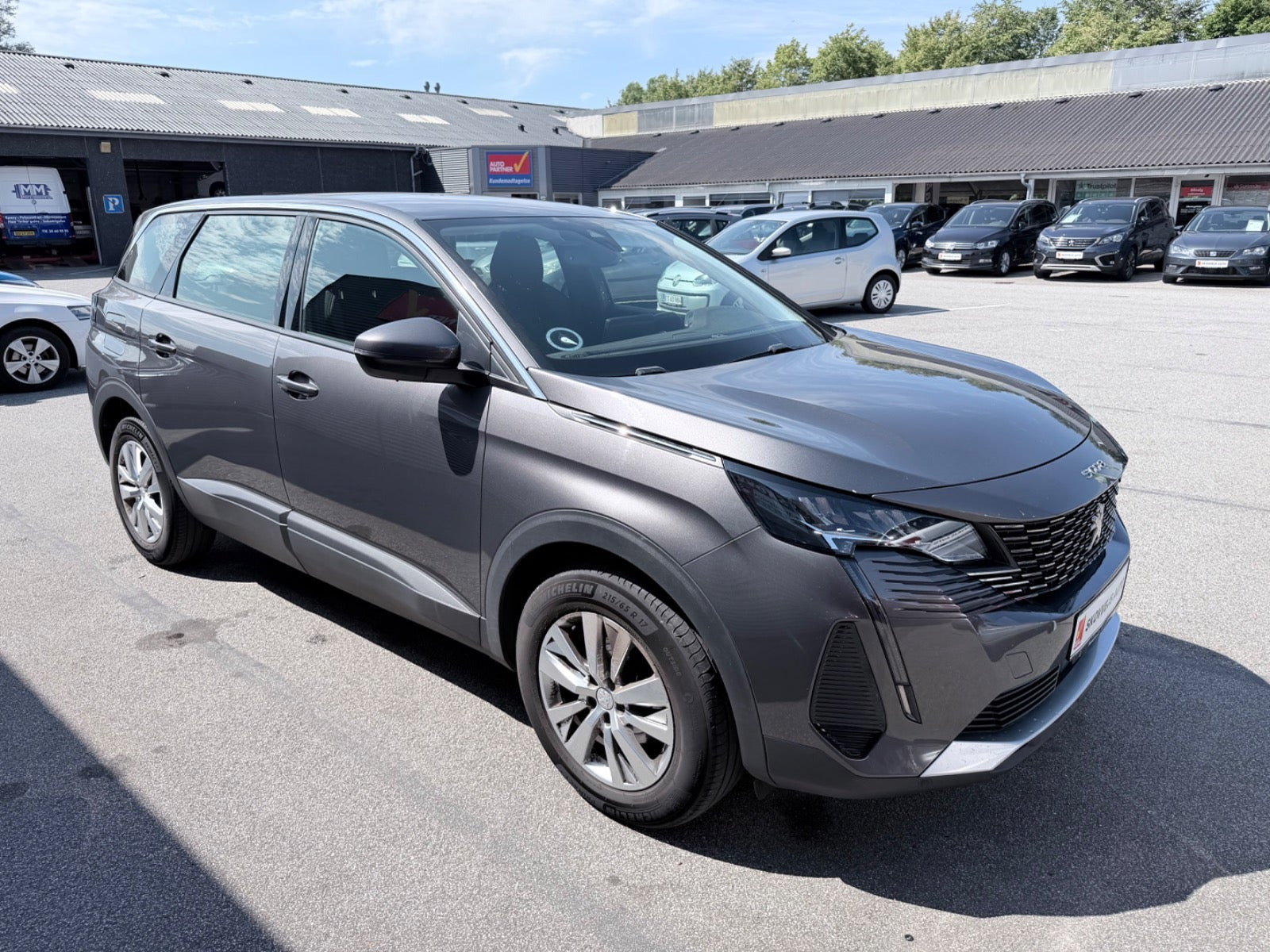 Grå Peugeot 5008 fra 2021