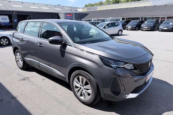 Grå Peugeot 5008 fra 2021