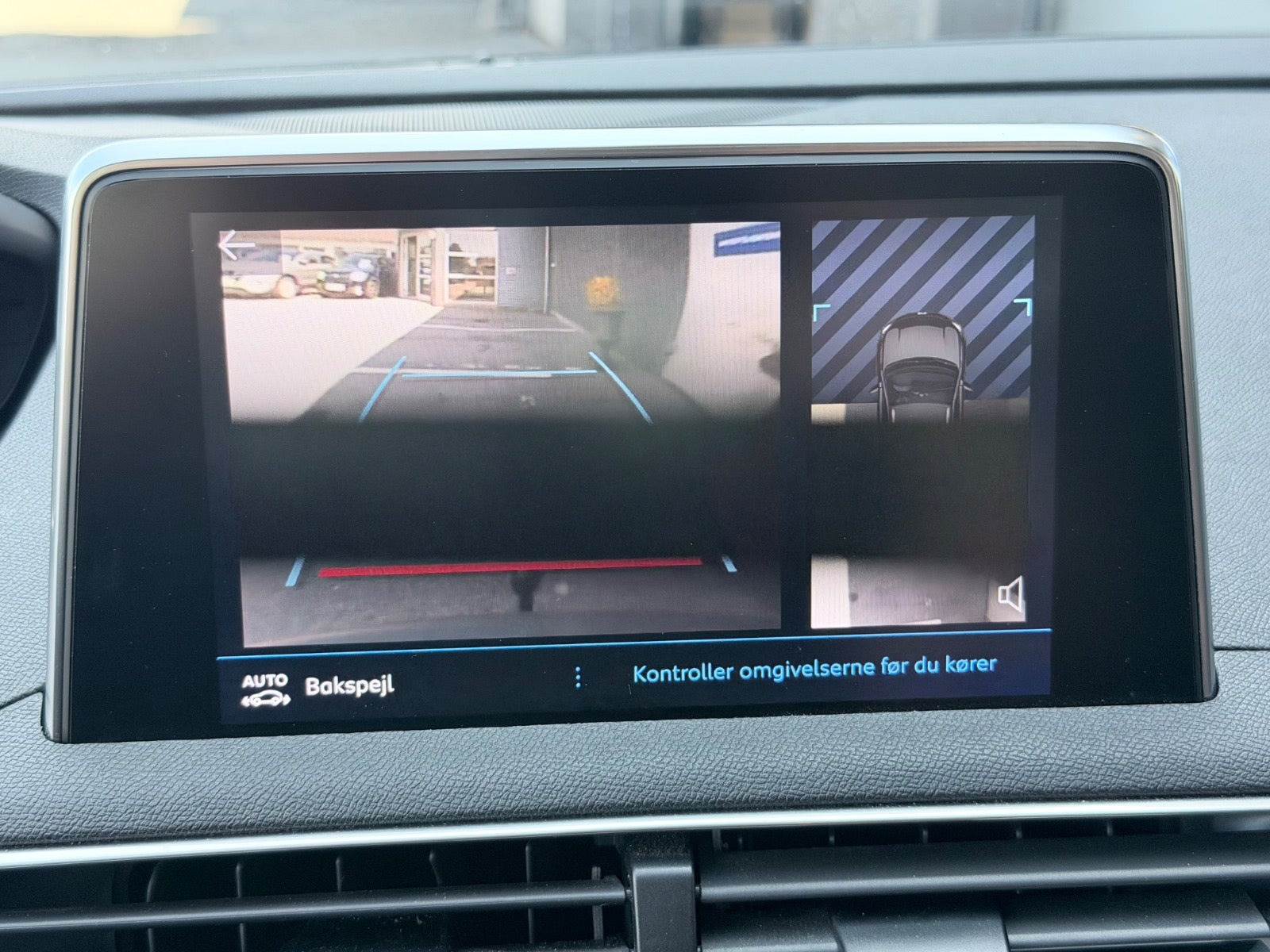 Grå Peugeot 5008 fra 2021