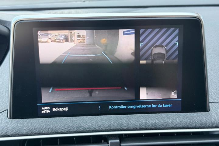 Grå Peugeot 5008 fra 2021