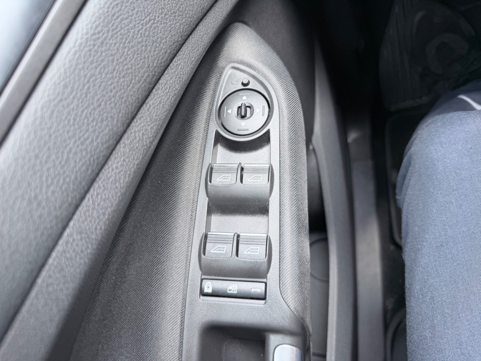 Blå Ford C-MAX fra 2019