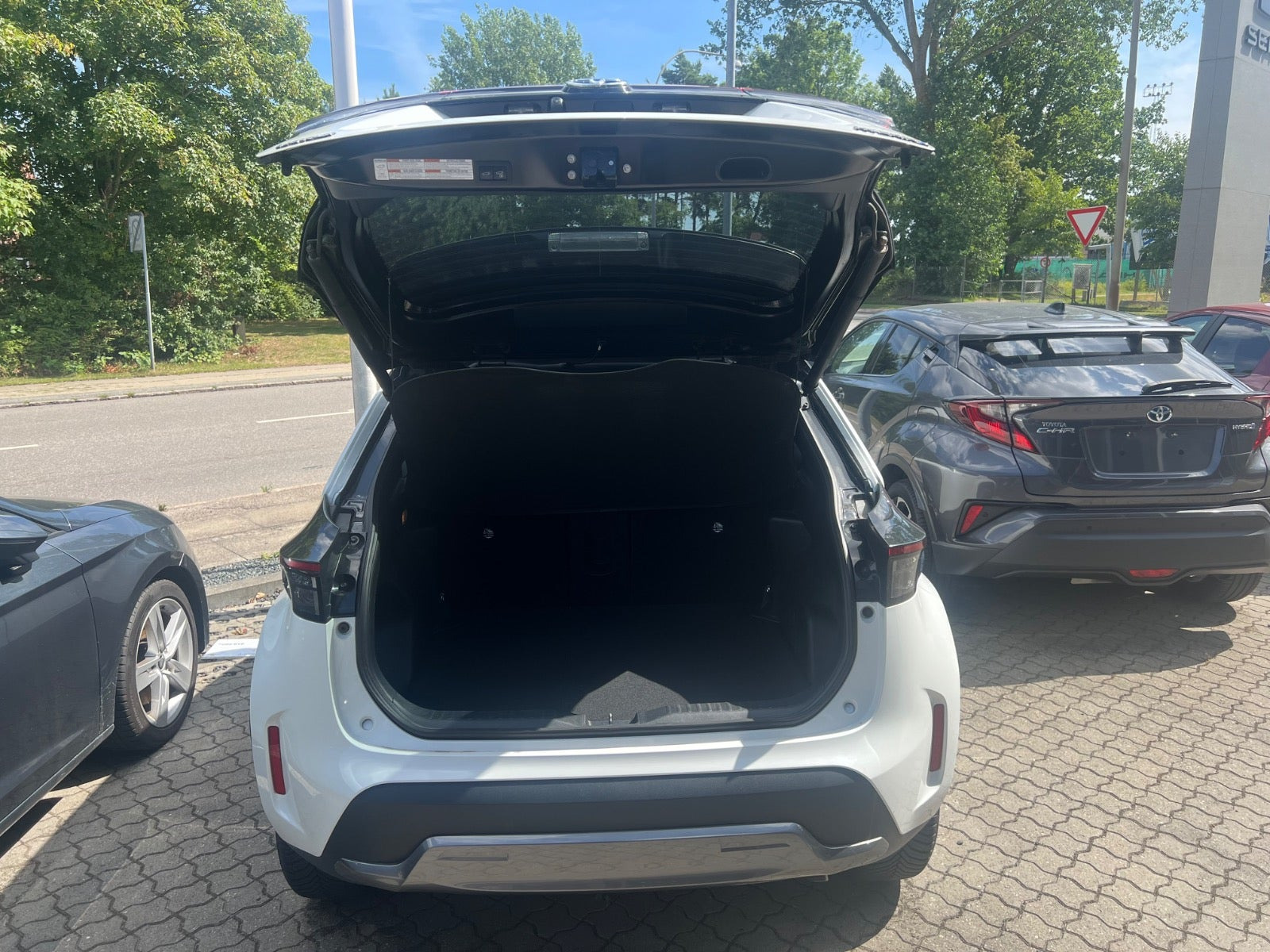 Hvid Toyota Yaris Cross fra 2022