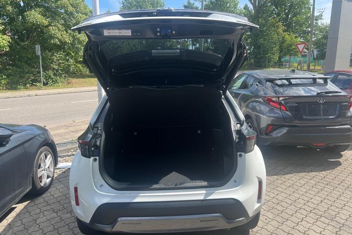 Hvid Toyota Yaris Cross fra 2022